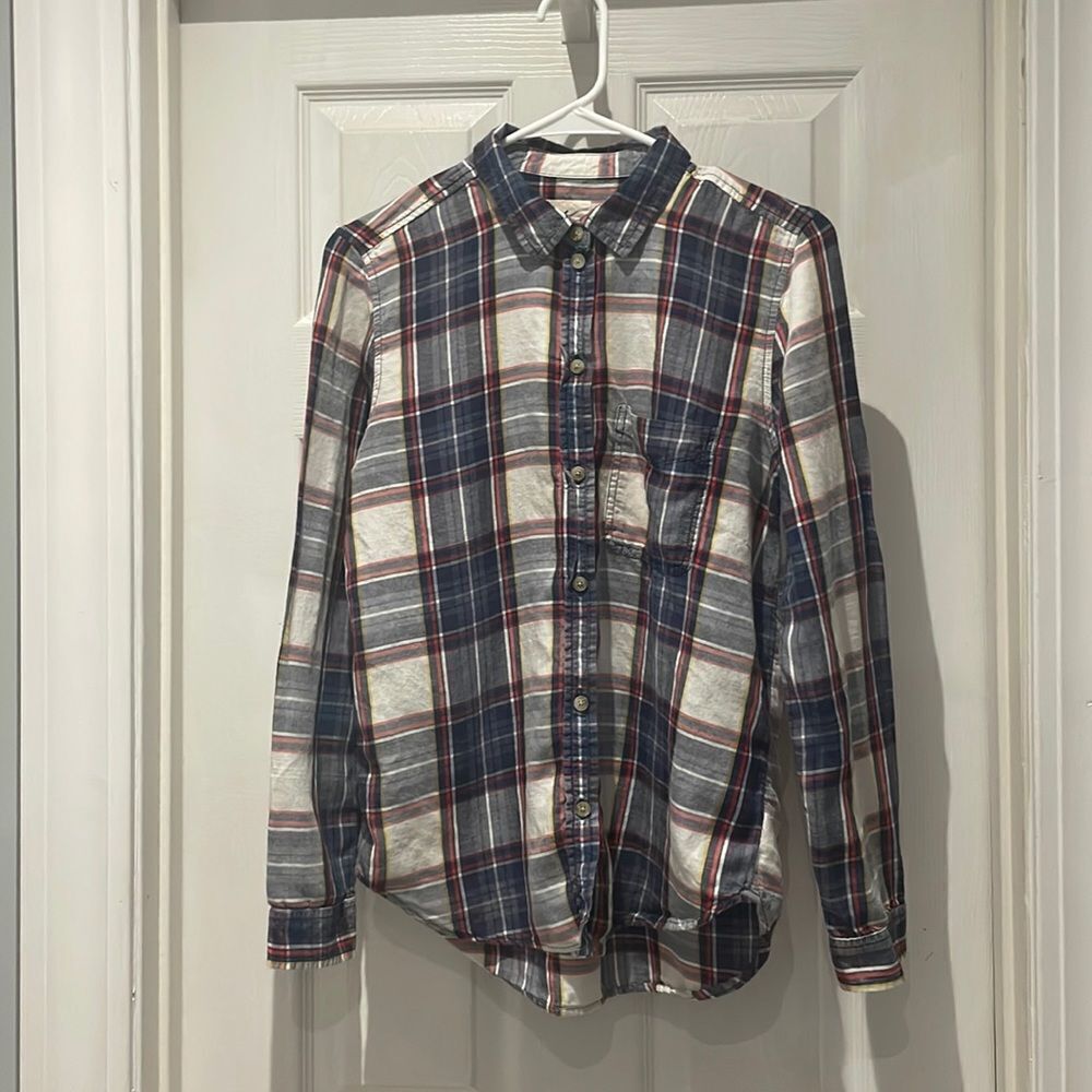 AEO boyfriend fit button down too SZ small